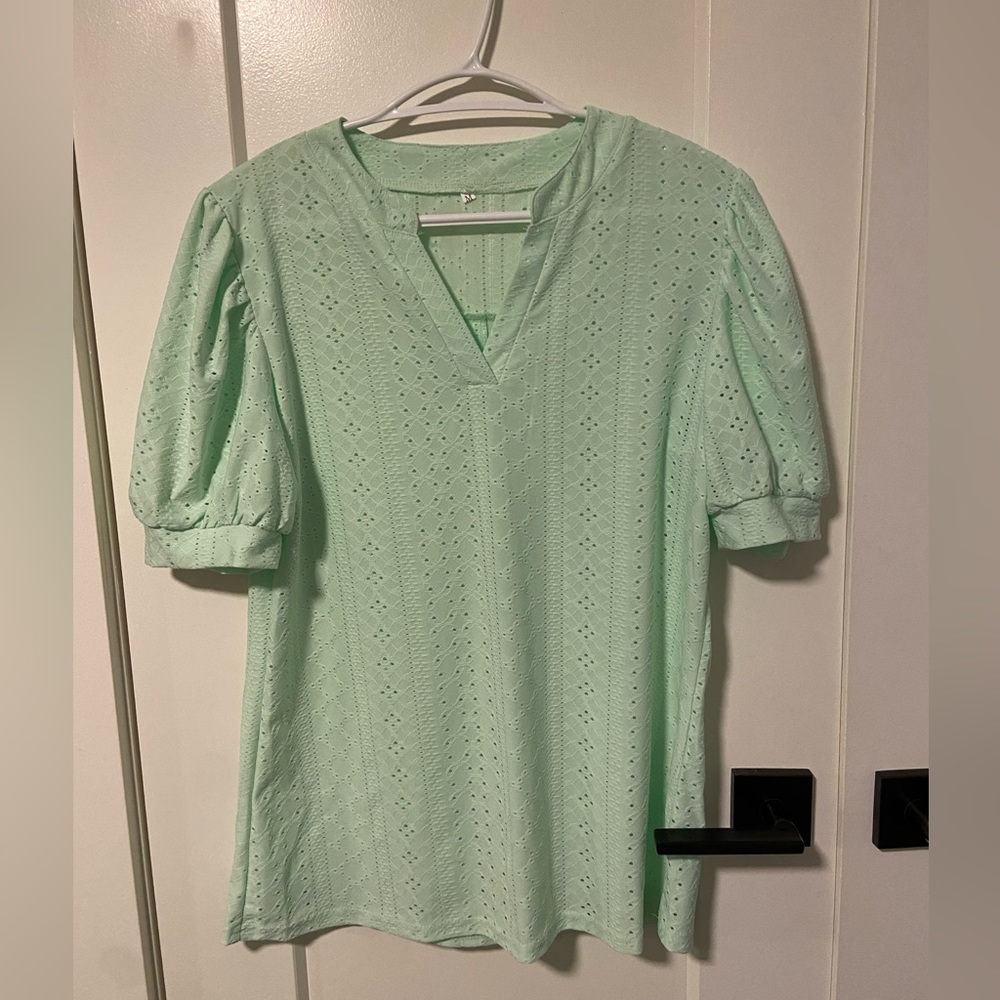 Isermeo Women's Green Blouse with Puff Sleeves